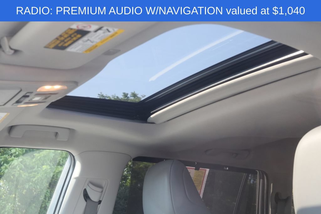 Used 2020 Toyota Highlander XLE AWD/4WD image 4