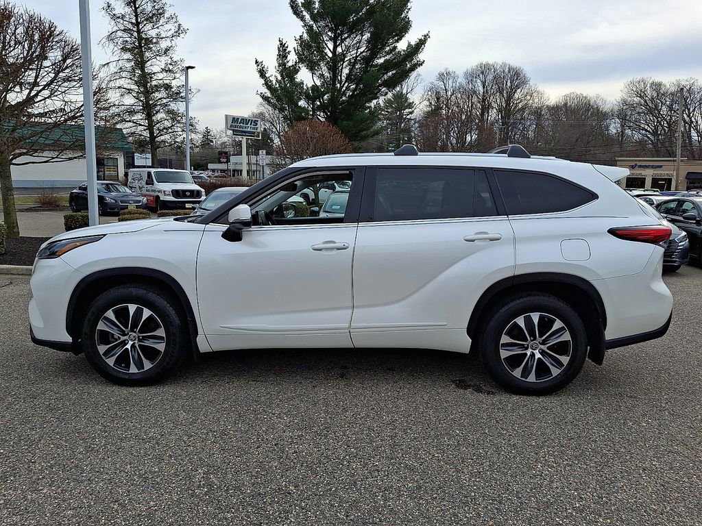 Used 2021 Toyota Highlander XLE image 5