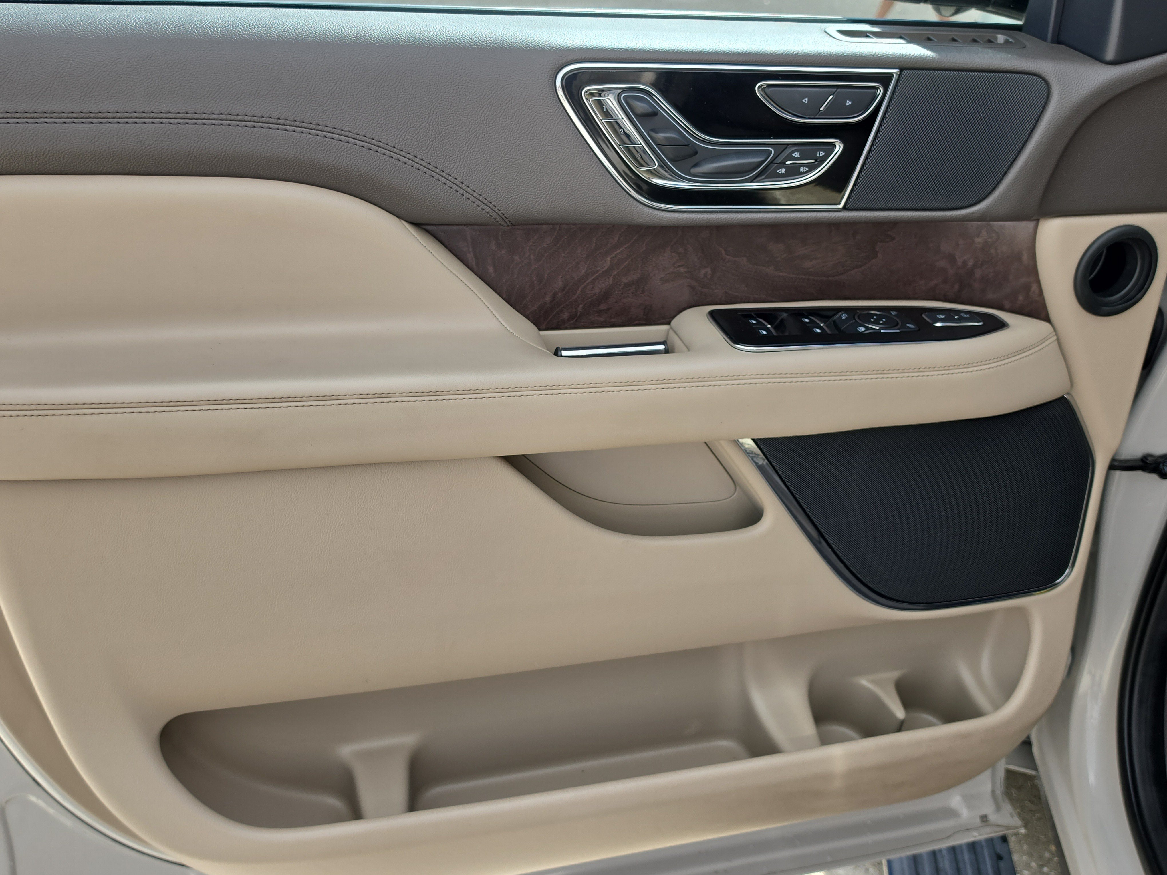Used 2024 Lincoln Navigator Reserve AWD/4WD image 19