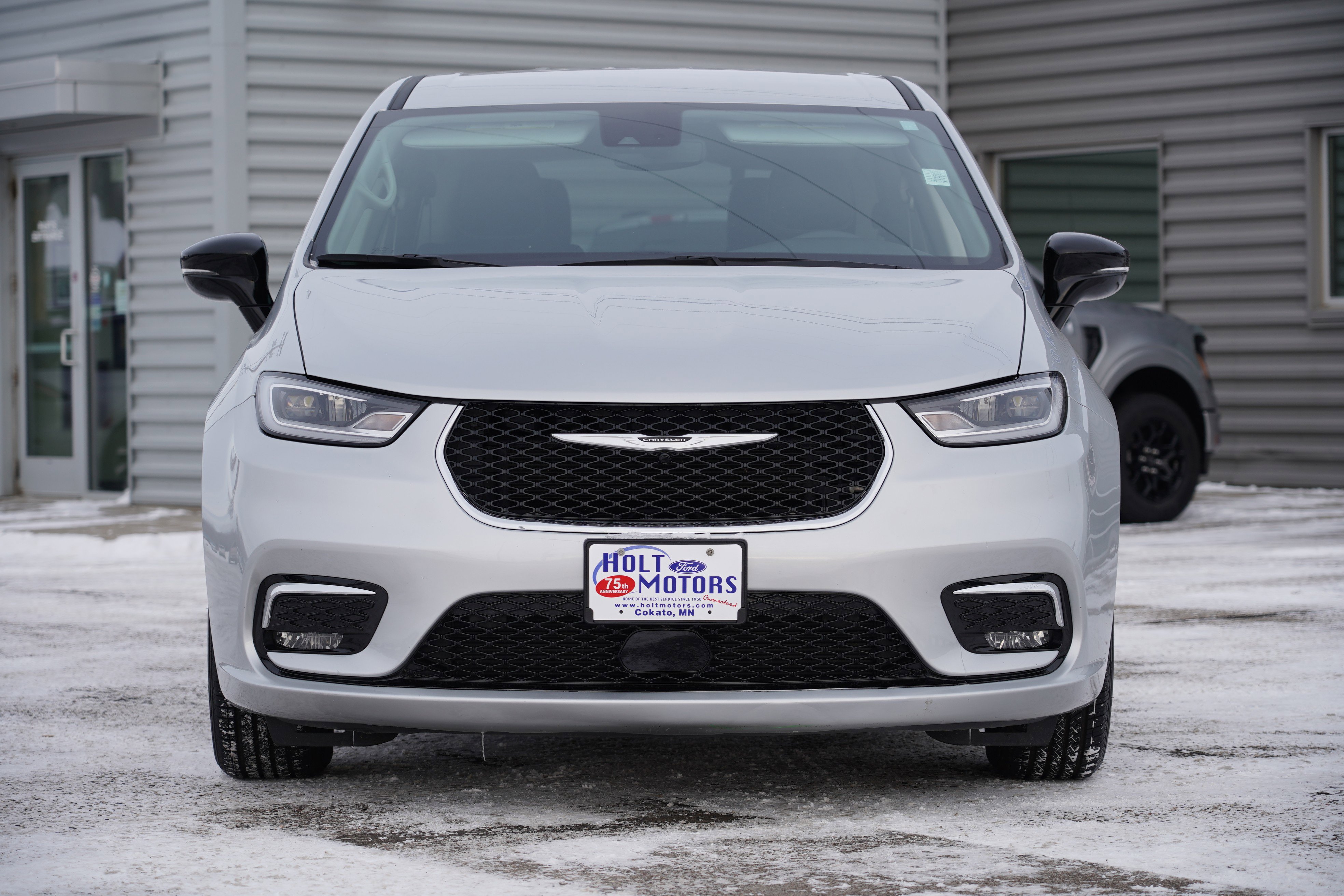 Used 2024 Chrysler Pacifica Touring-L FWD image 9