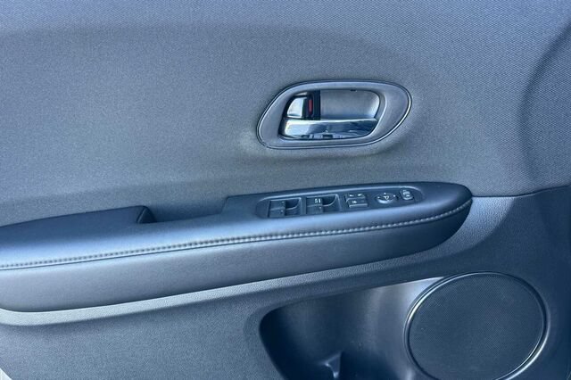 Used 2021 Honda HR-V LX image 11