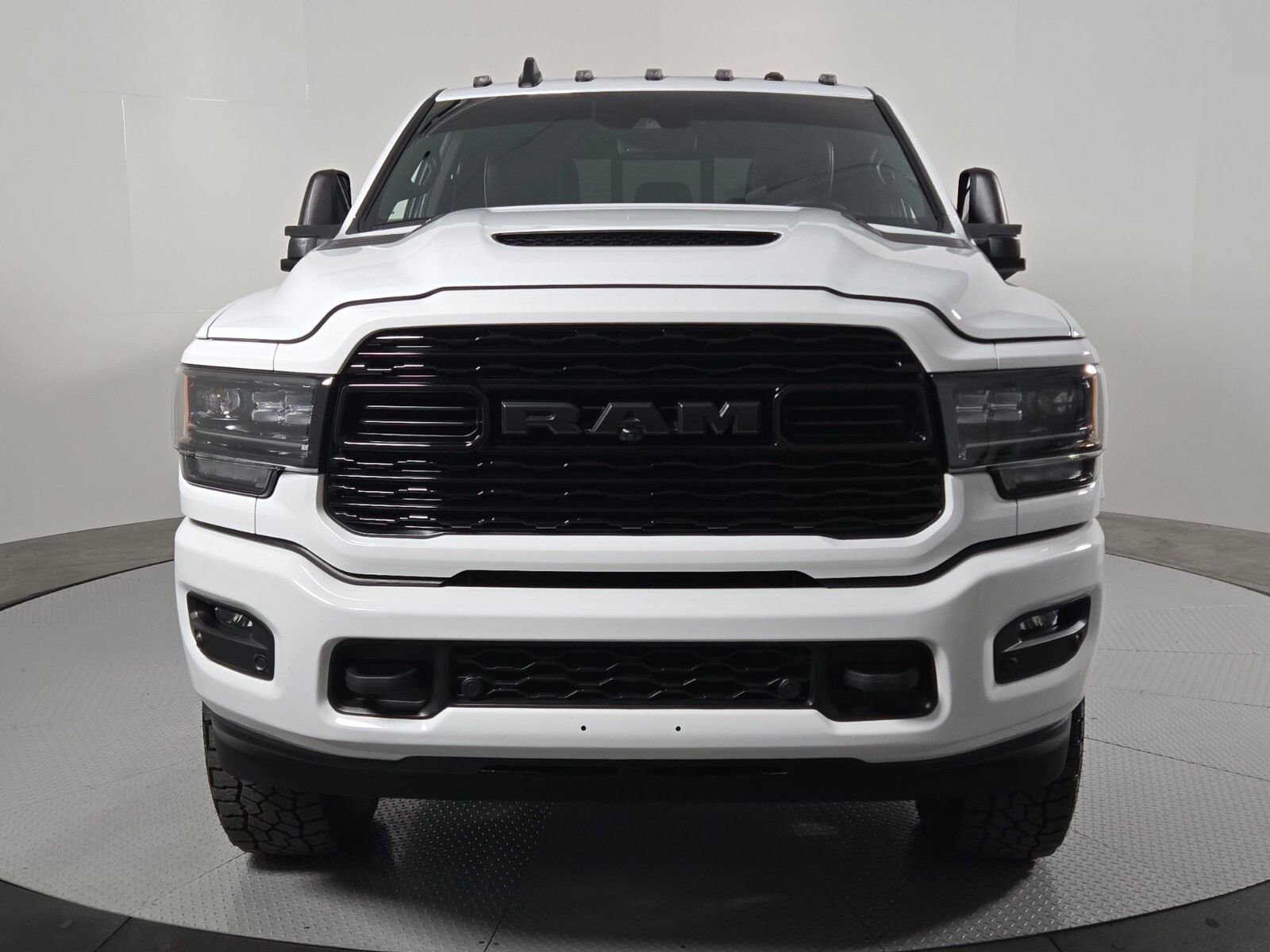 Used 2024 RAM 3500 Limited image 8