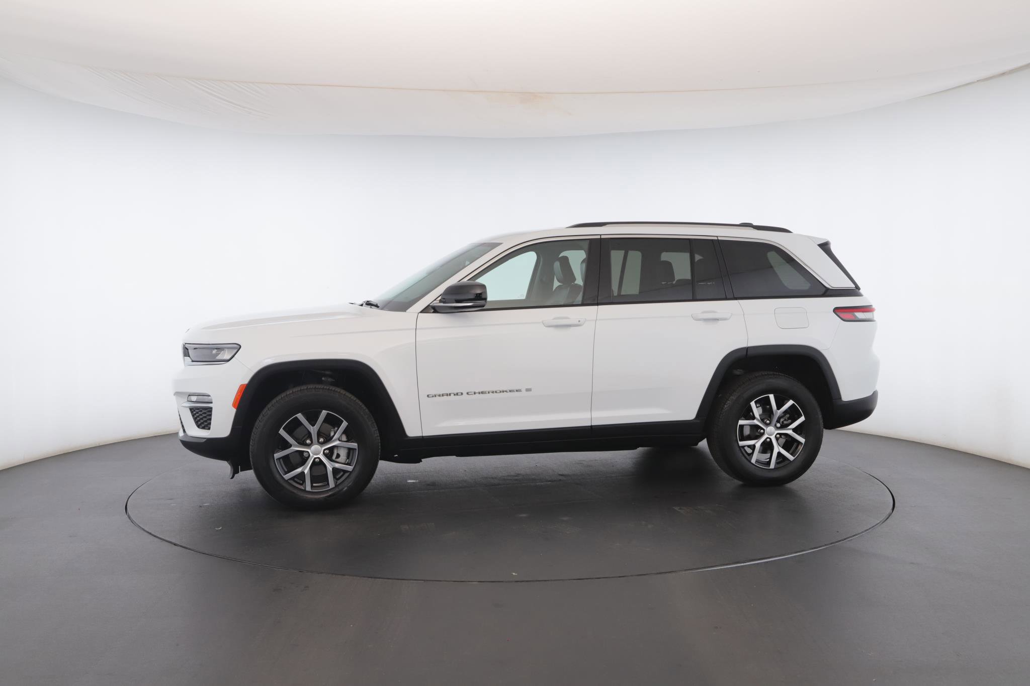 Used 2023 Jeep Grand Cherokee Limited w/ Trailer Tow Prep Group (B) image 44