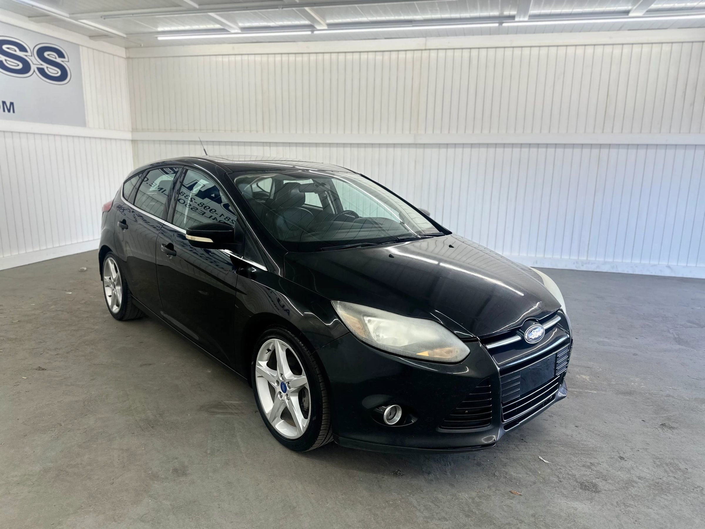 Used 2013 Ford Focus Titanium w/ Titanium Handling Pkg FWD image 3