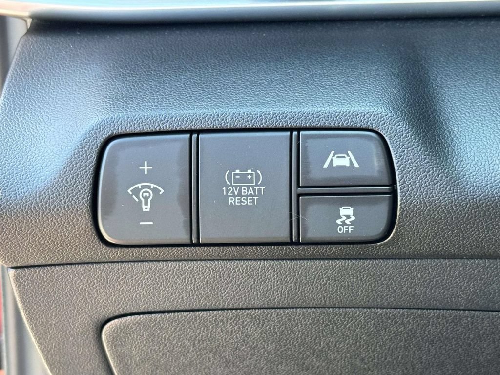 Certified 2023 Hyundai Elantra Limited FWD image 21
