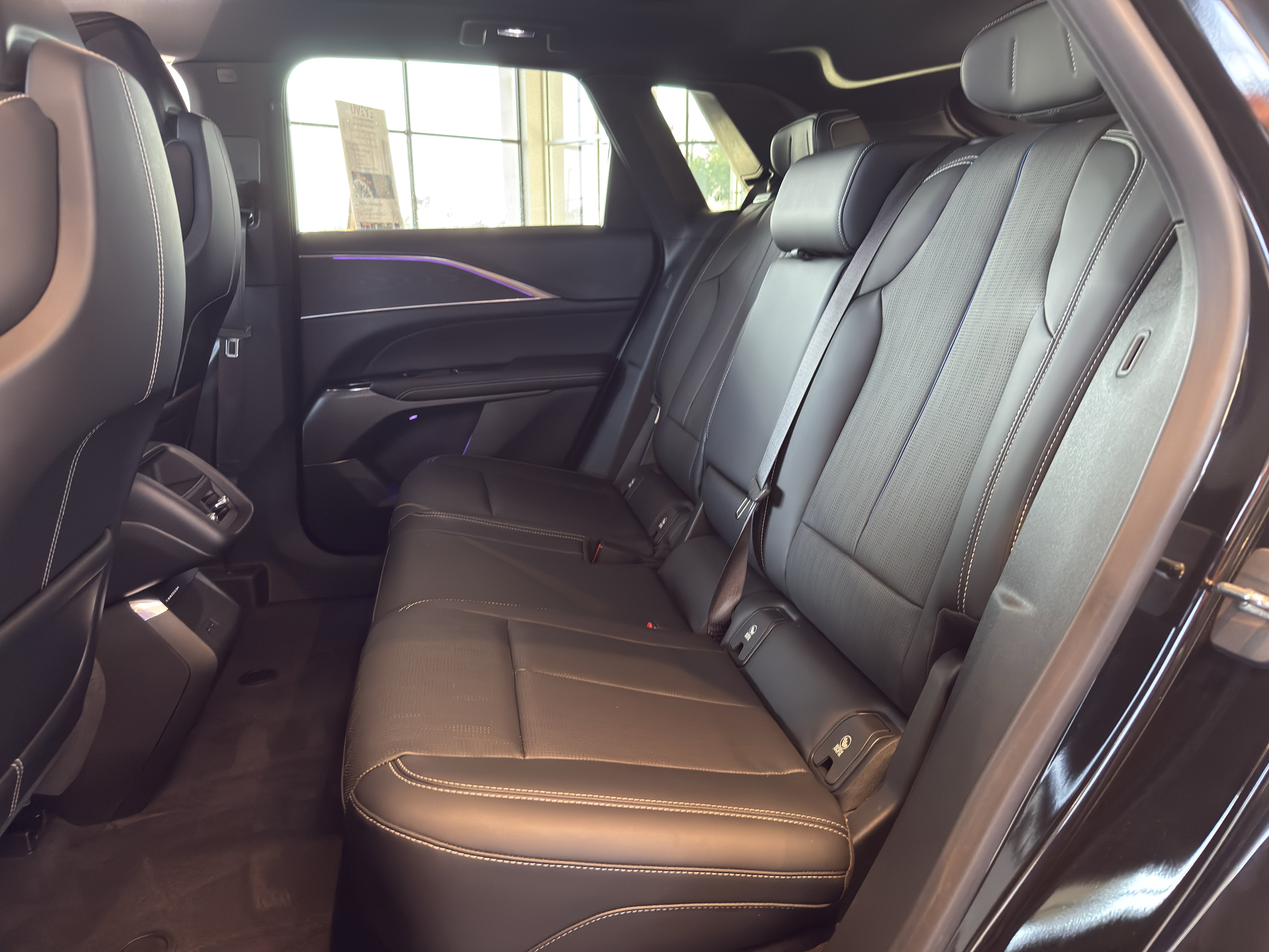 Certified 2024 Cadillac Lyriq Luxury AWD/4WD image 18