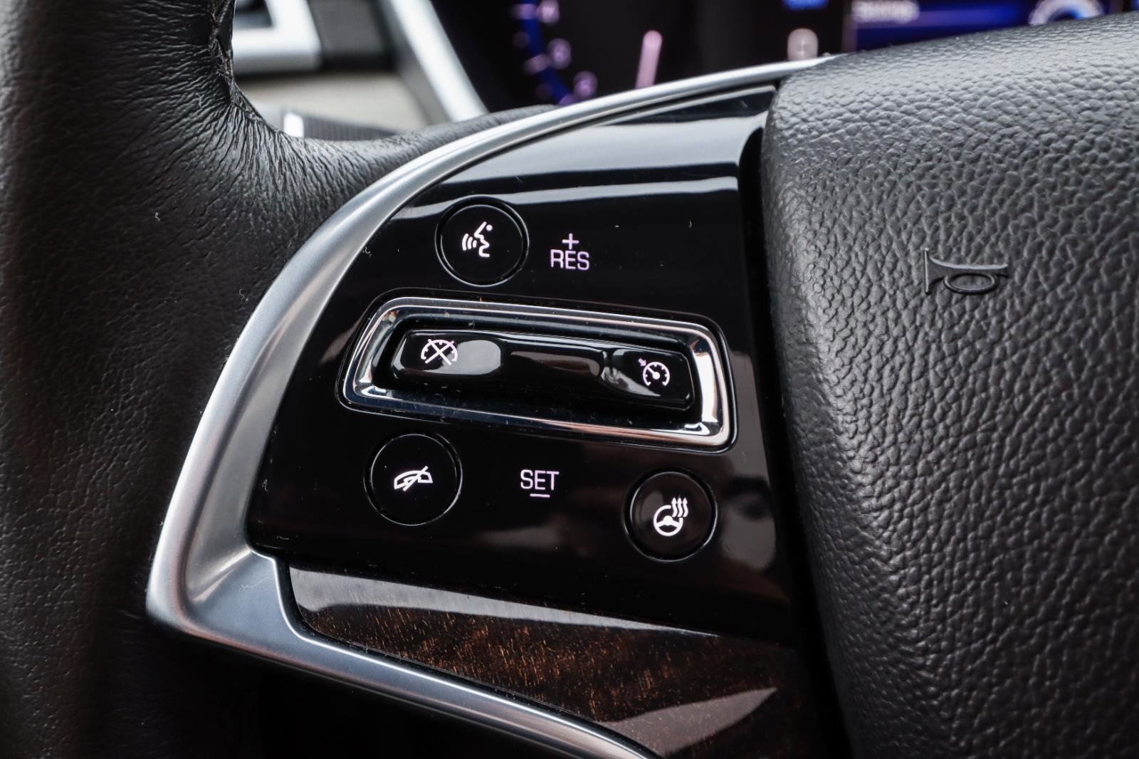 Used 2015 Cadillac SRX Luxury image 12