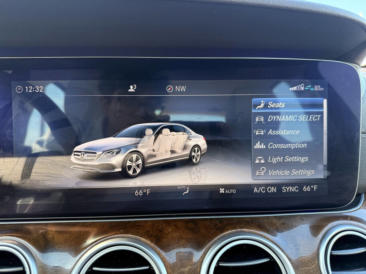 Used 2020 Mercedes-Benz E 350 4MATIC Sedan image 32