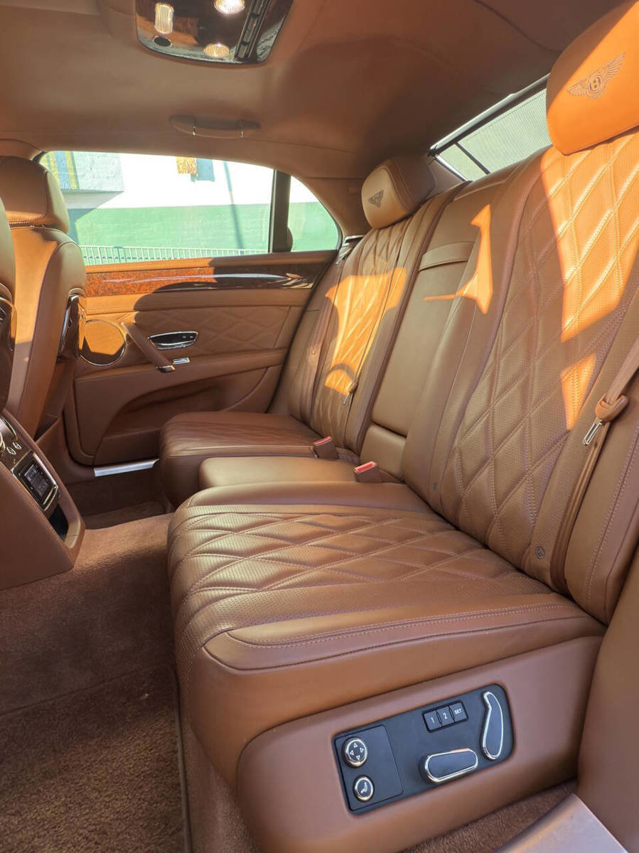 Used 2015 Bentley Flying Spur W12 image 26