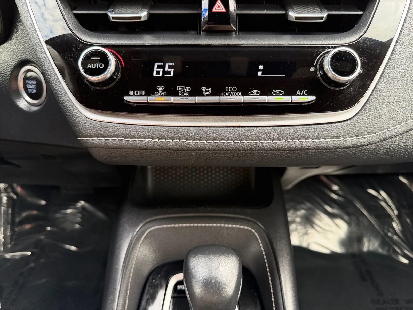 Used 2019 Toyota Corolla SE w/ Carpet Mat Package image 23