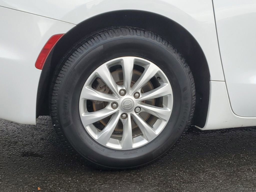 Used 2018 Chrysler Pacifica Touring Plus image 9