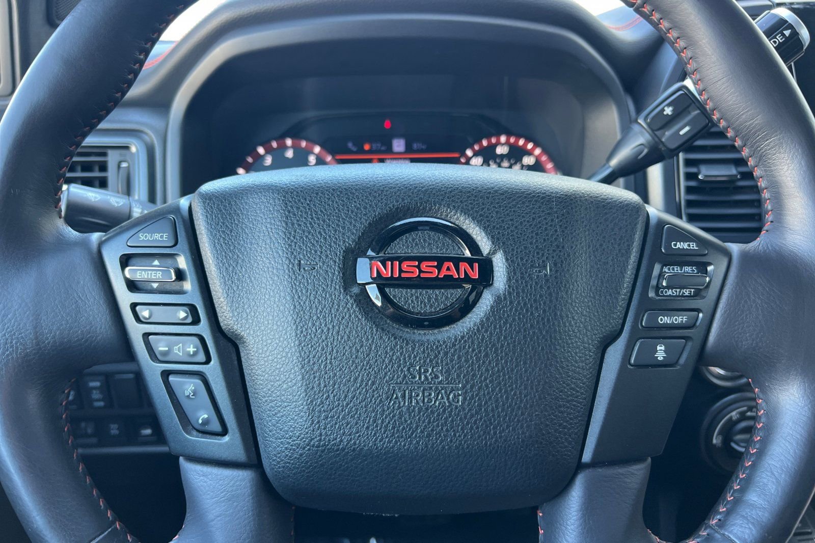 Used 2021 Nissan Titan PRO-4X w/ Pro-4x Convenience Package AWD/4WD image 26