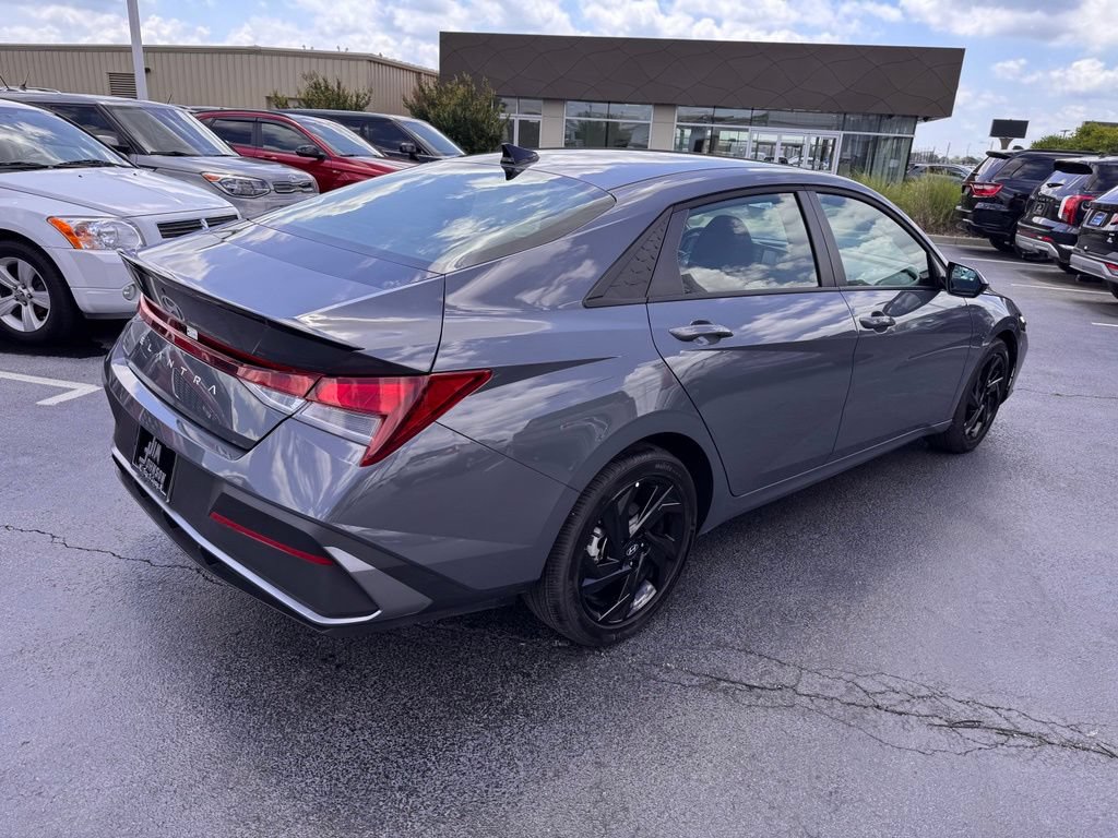 Used 2026 Hyundai Elantra Sport FWD image 5