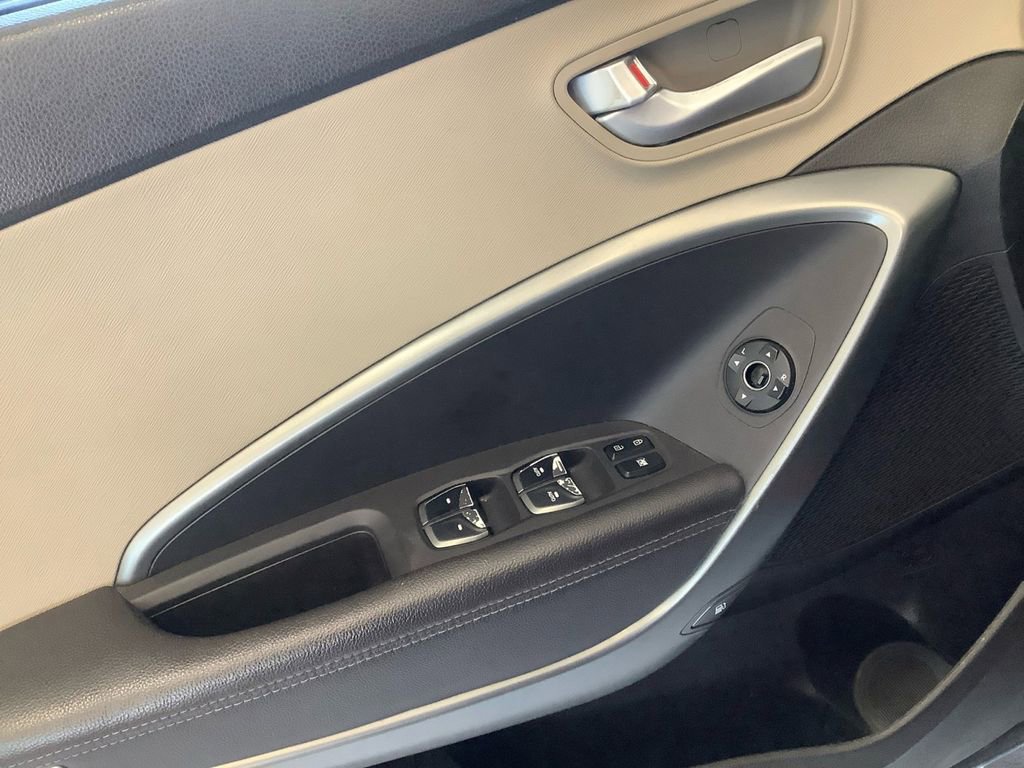 Used 2017 Hyundai Santa Fe SE image 12