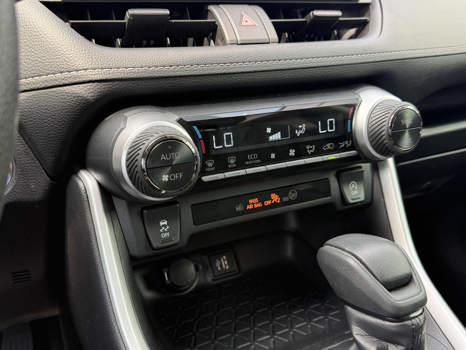 Used 2025 Toyota RAV4 XLE AWD/4WD image 36