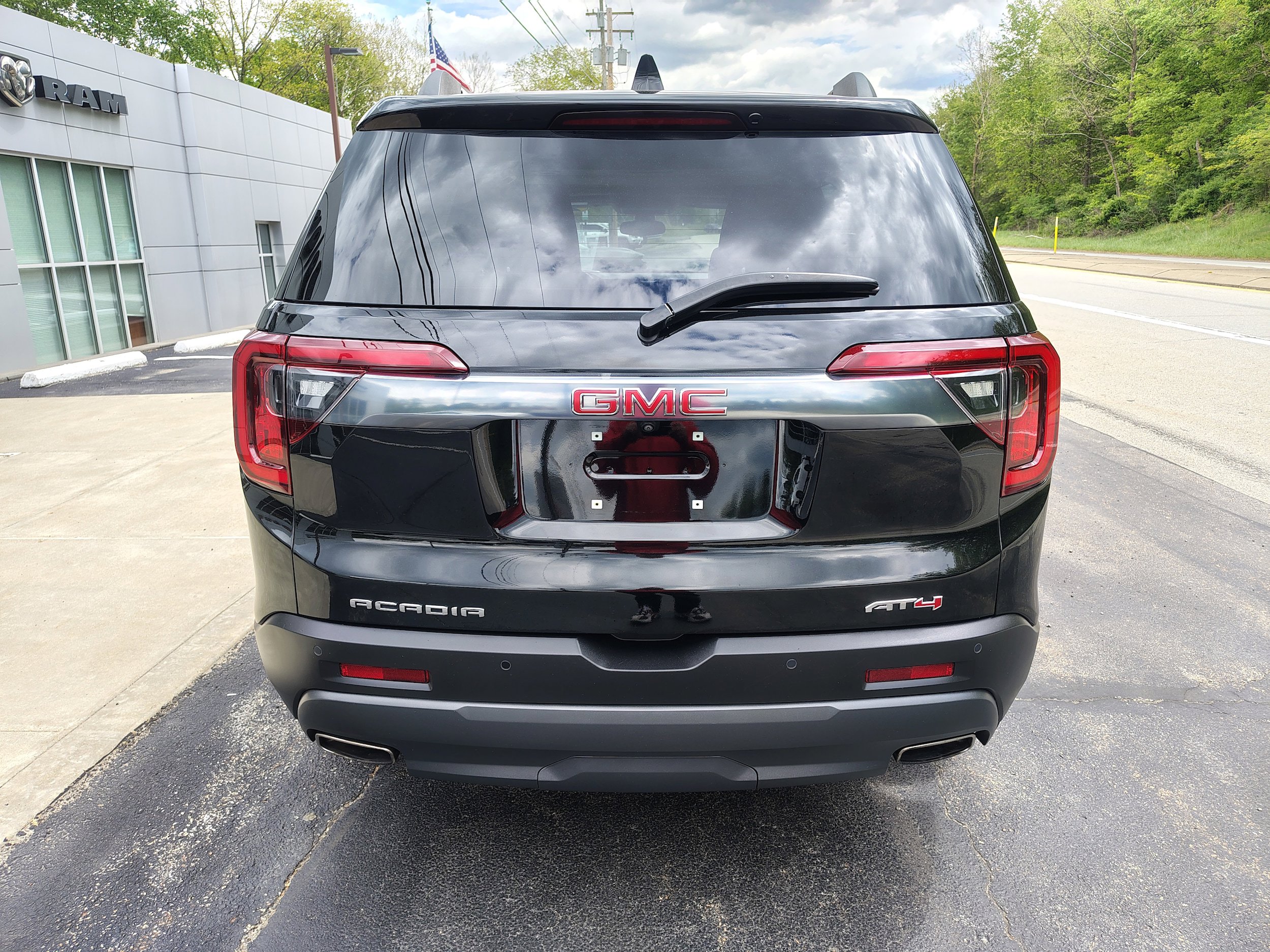 Used 2022 GMC Acadia AT4 w/ Preferred Package AWD/4WD image 6