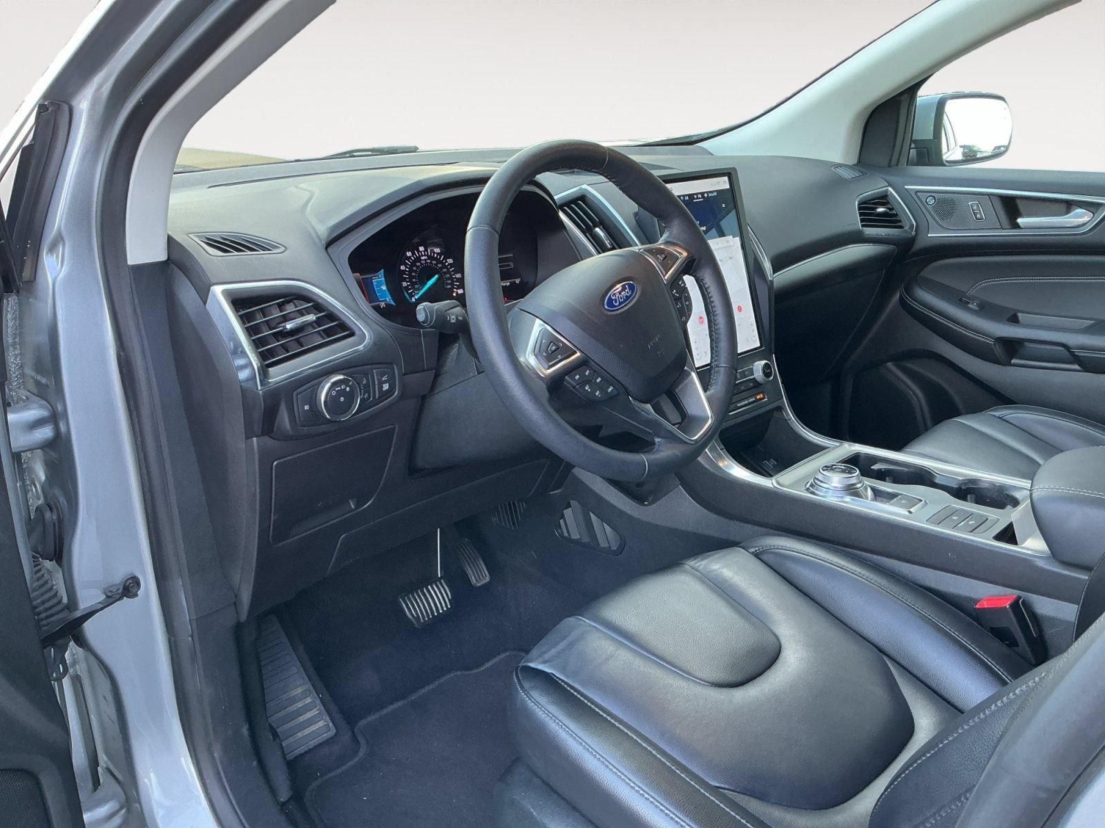 Used 2022 Ford Edge Titanium AWD/4WD image 10