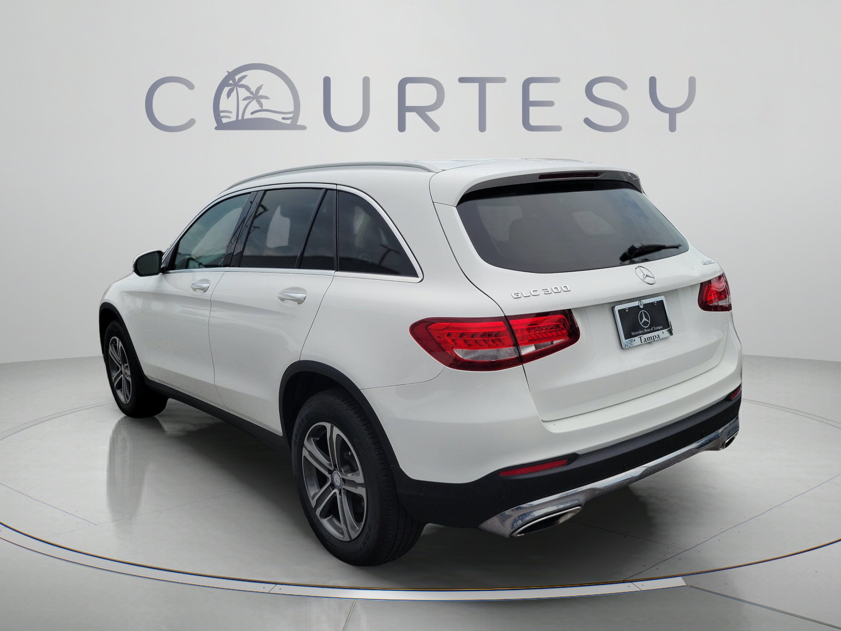 Used 2016 Mercedes-Benz GLC 300 4MATIC image 2