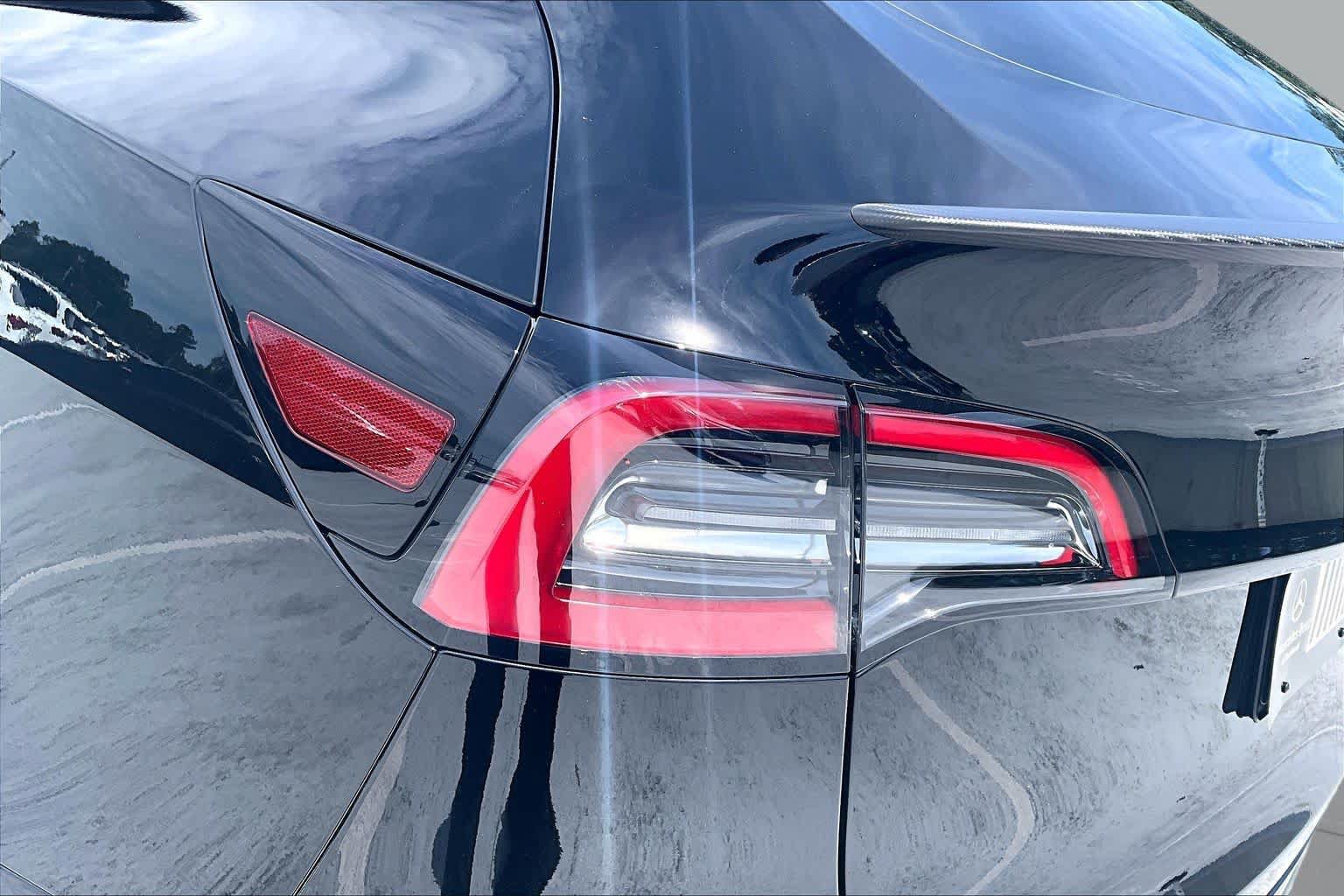 Used 2025 Tesla Model Y Performance AWD/4WD image 27