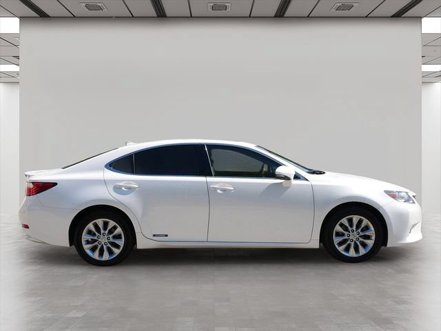 Used 2013 Lexus ES 300h w/ Luxury Pkg FWD image 6