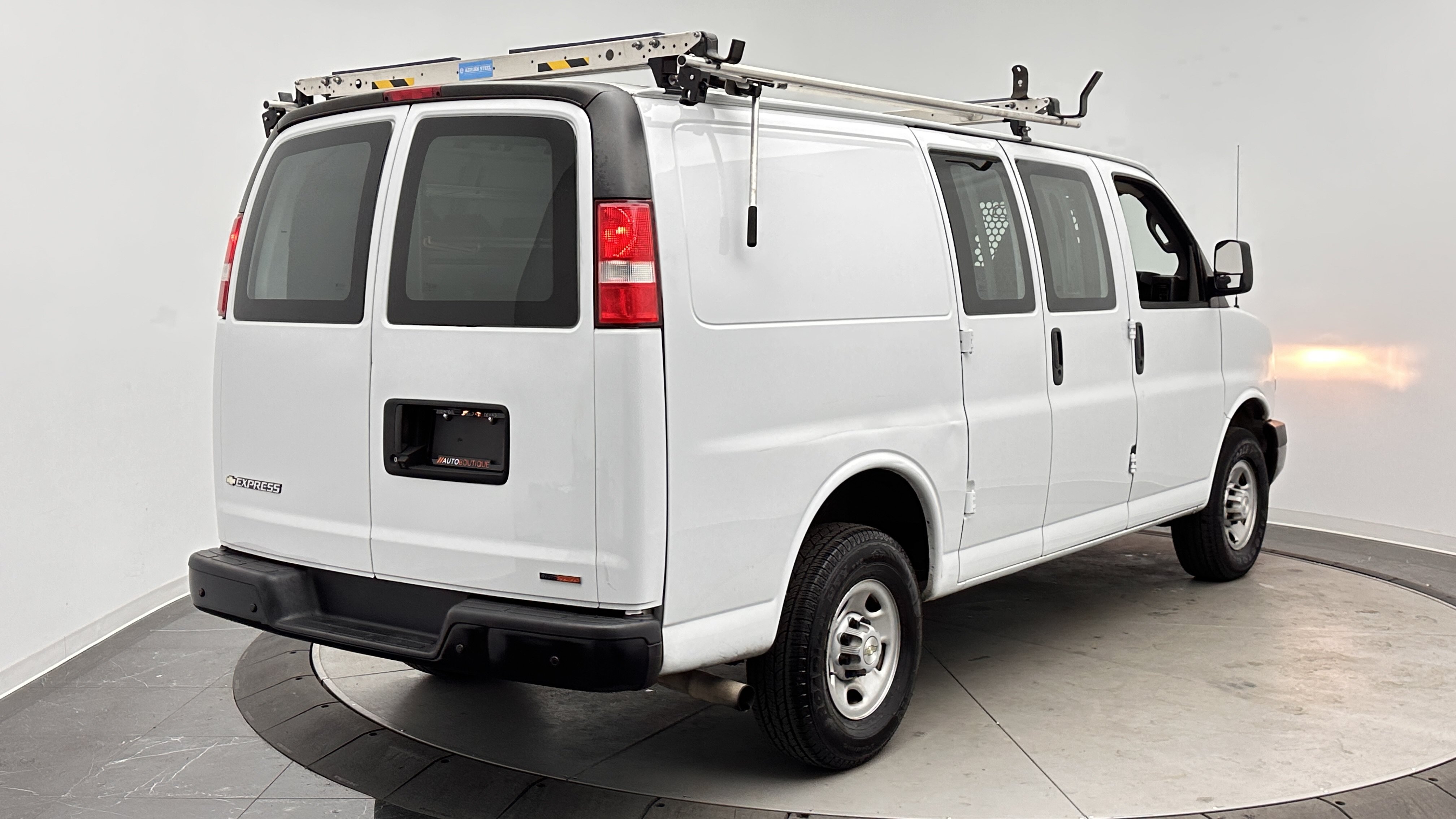 Used 2022 Chevrolet Express 2500 w/ Driver Convenience Package RWD image 7