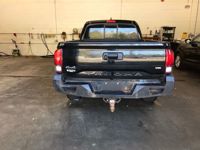 Used 2018 Toyota Tacoma SR5 AWD/4WD image 4