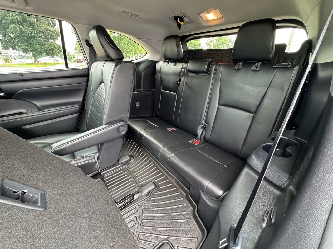 Used 2021 Toyota Highlander XLE image 26