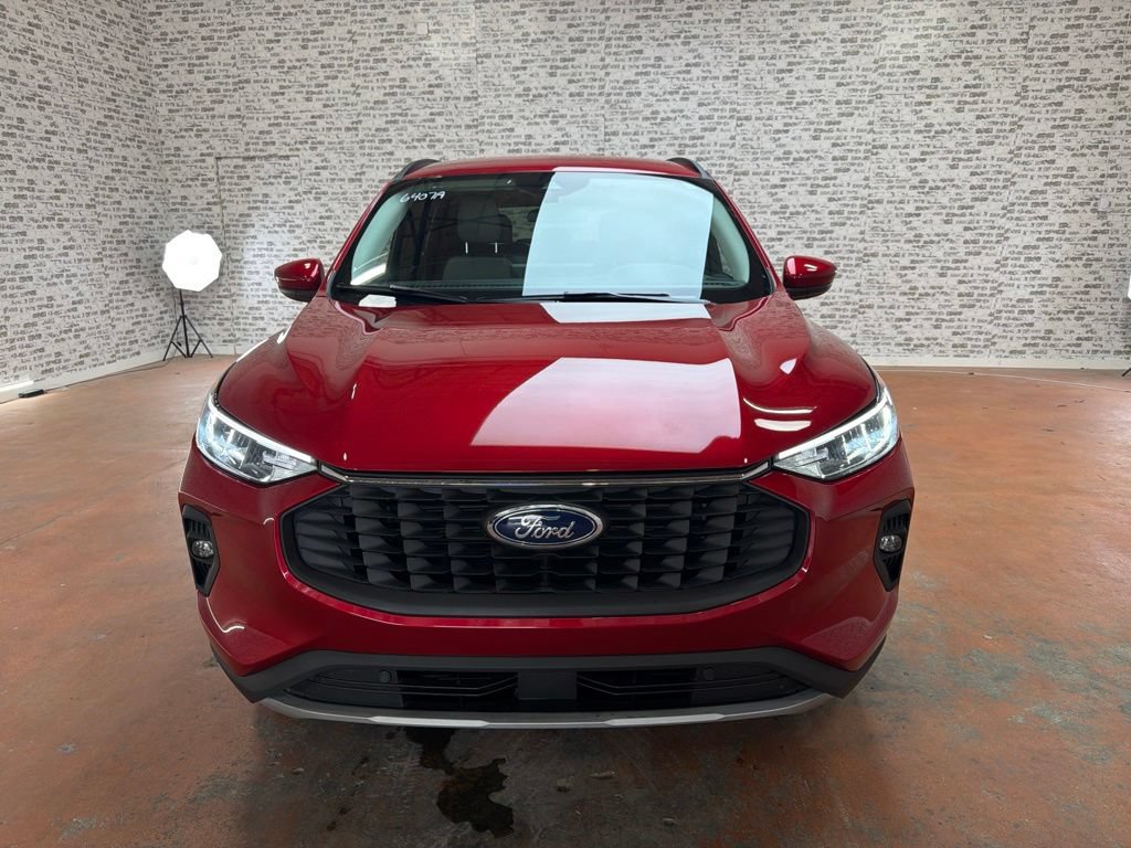 Used 2025 Ford Escape SE FWD image 2