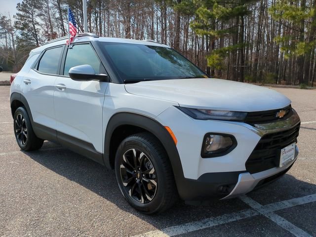 Used 2023 Chevrolet TrailBlazer LT w/ Convenience Package AWD/4WD image 2