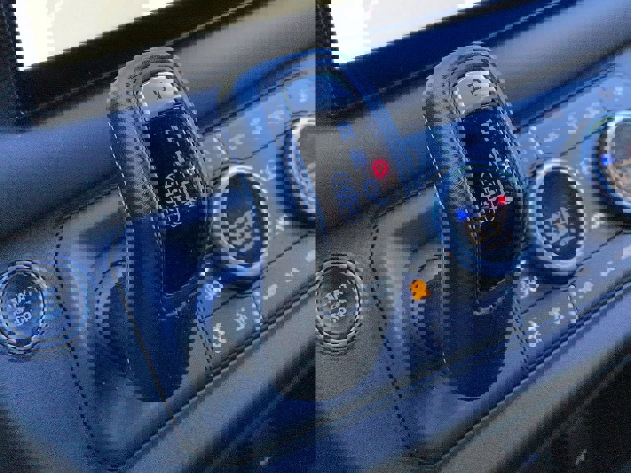 Used 2024 Land Rover Defender 130 X-Dynamic SE image 15