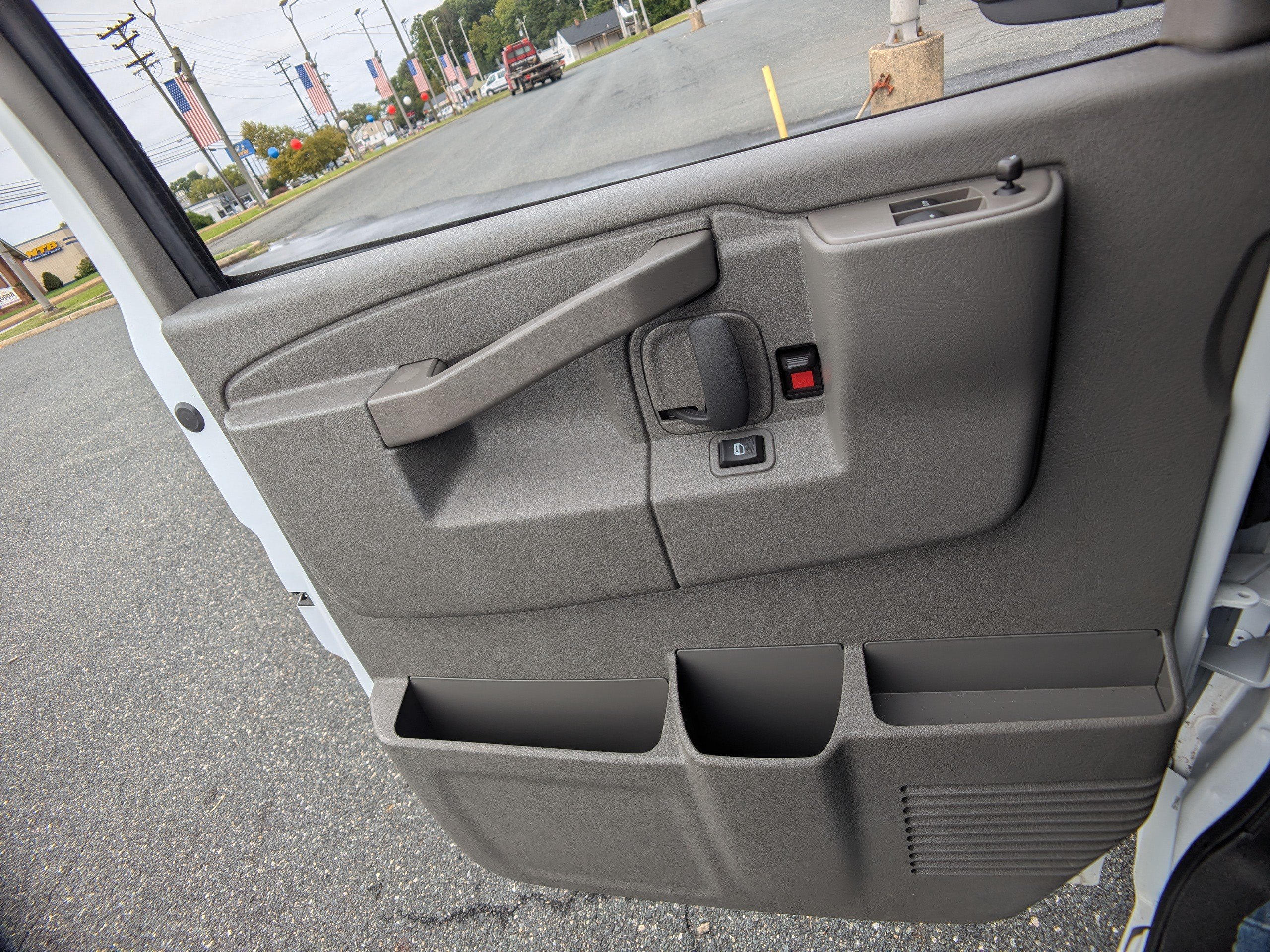 Used 2025 Chevrolet Express 3500 LT w/ LT Preferred Equipment Group RWD image 22