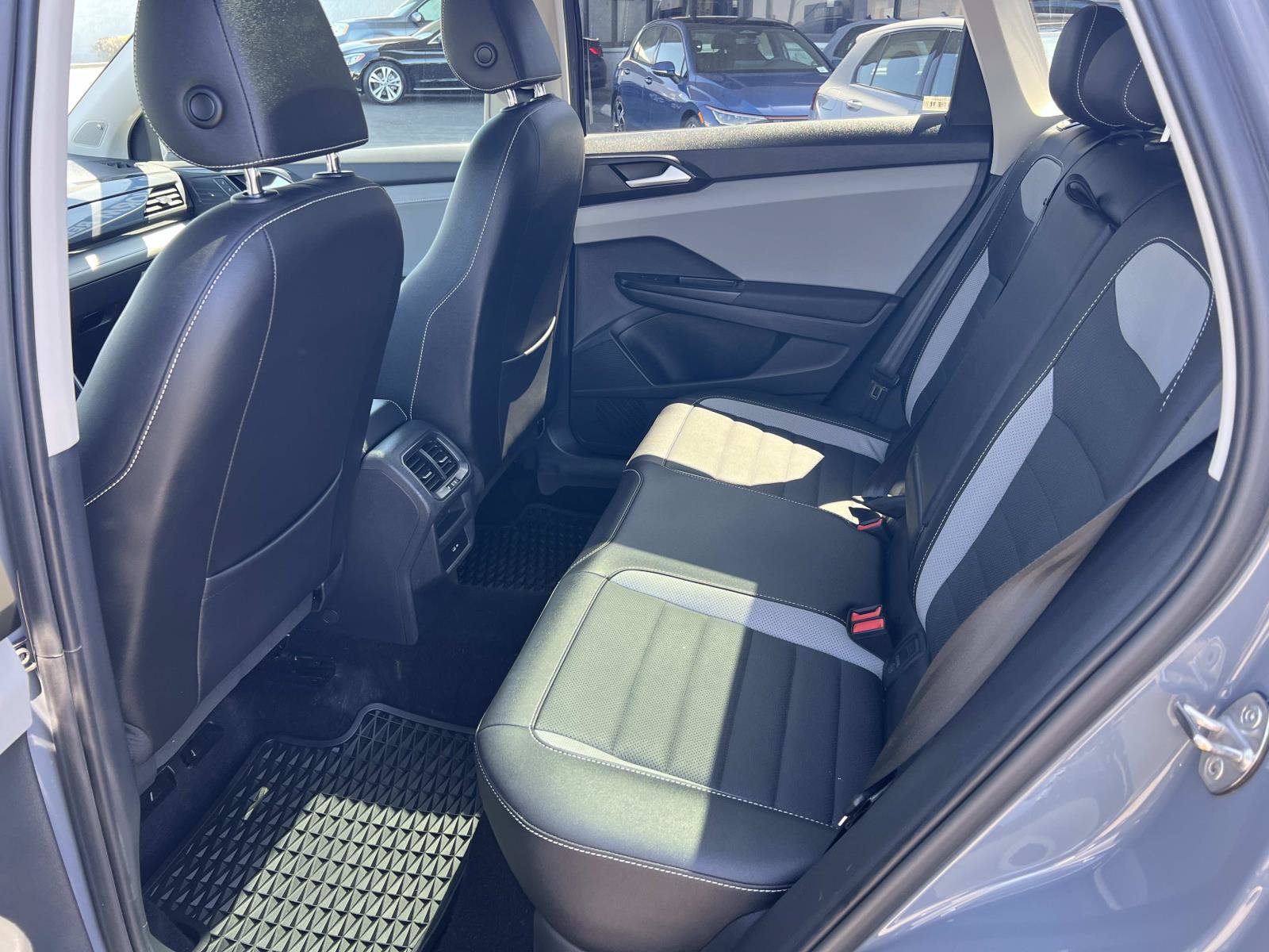 Certified 2022 Volkswagen Taos SEL FWD image 22