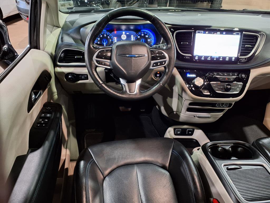 Used 2021 Chrysler Pacifica Touring-L w/ Premium & Safety Sphere Group image 7