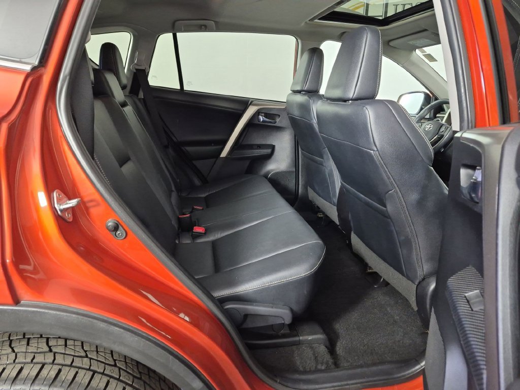 Used 2015 Toyota RAV4 Limited AWD/4WD image 34