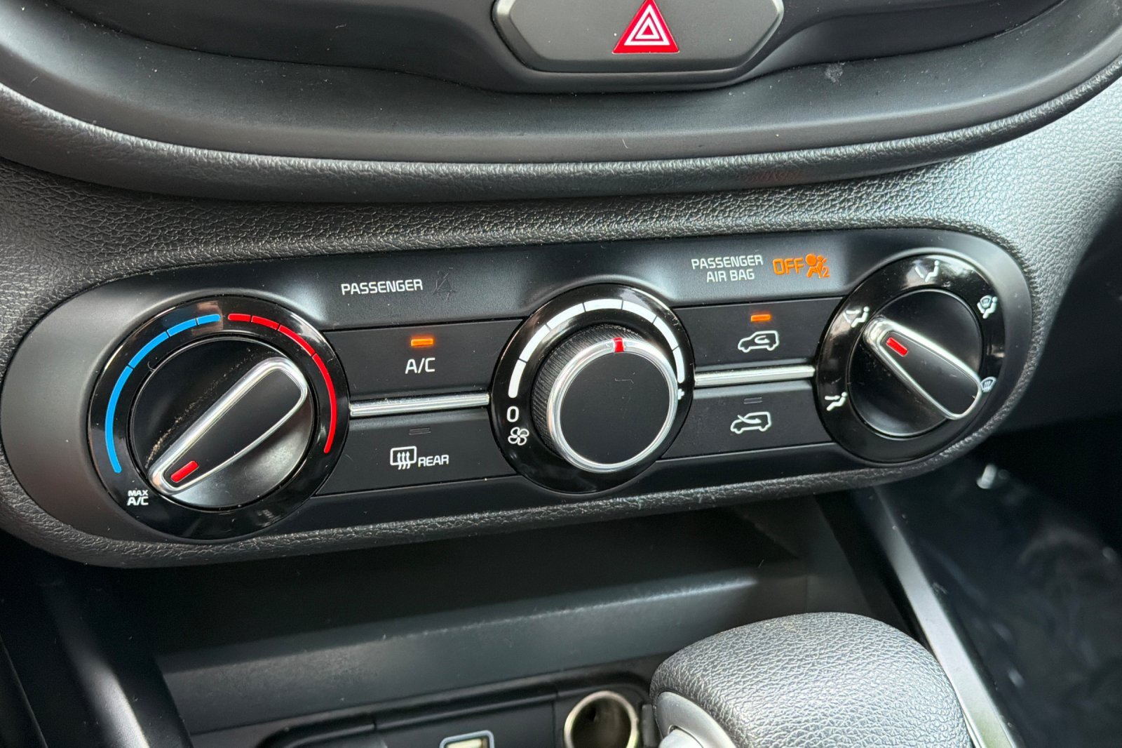 Used 2023 Kia Soul LX w/ LX Technology Package FWD image 17