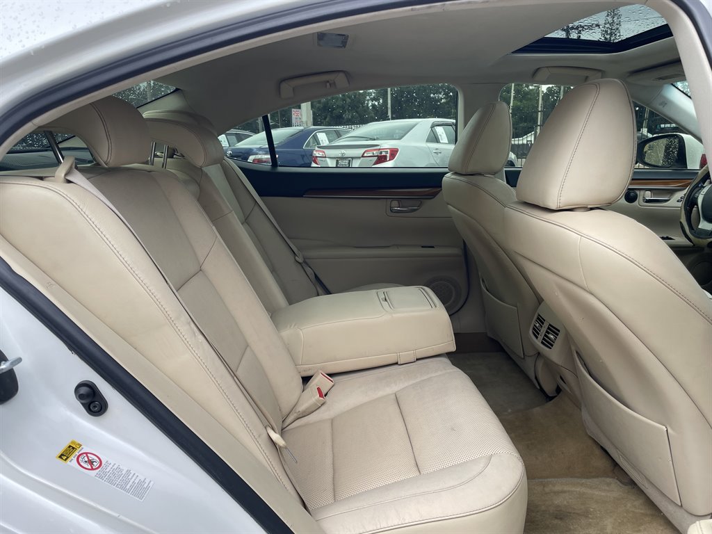 Used 2015 Lexus ES 300h w/ Navigation System Package FWD image 23
