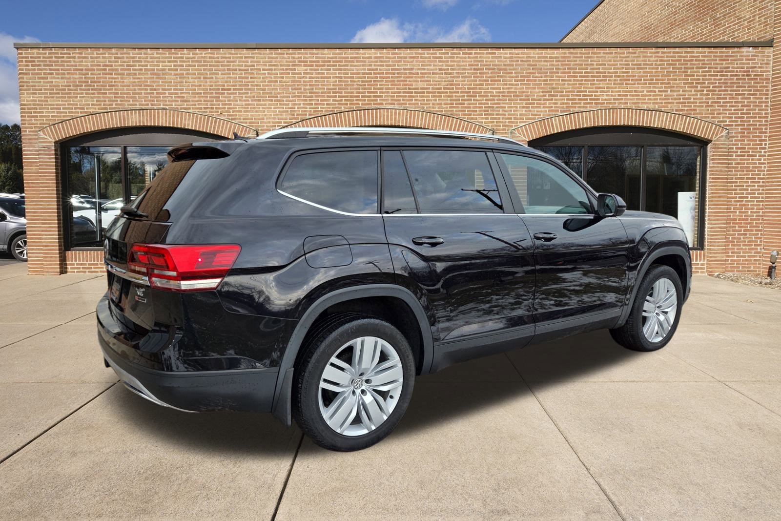 Used 2019 Volkswagen Atlas SE w/ Panoramic Sunroof Package image 3