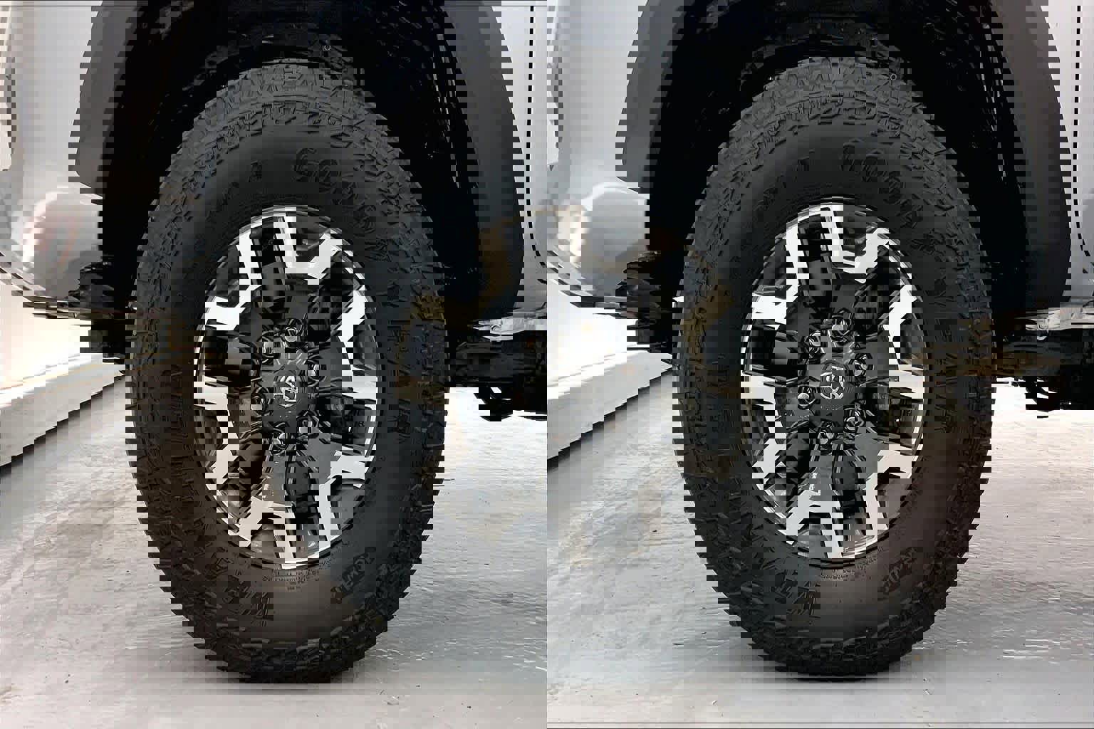 Used 2022 Toyota Tacoma TRD Off-Road image 8