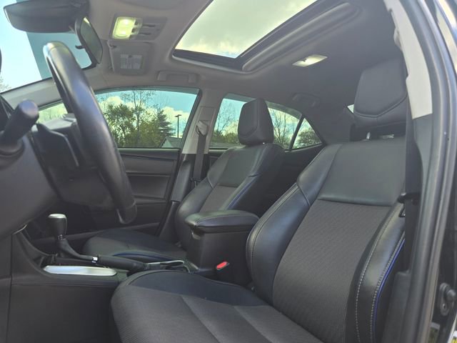 Used 2017 Toyota Corolla SE w/ SE Premium Package FWD image 10