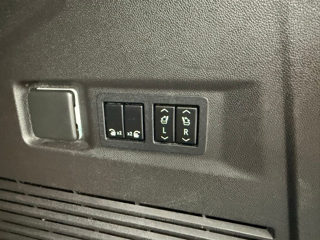 Used 2021 Chevrolet Tahoe RST w/ Luxury Package image 27