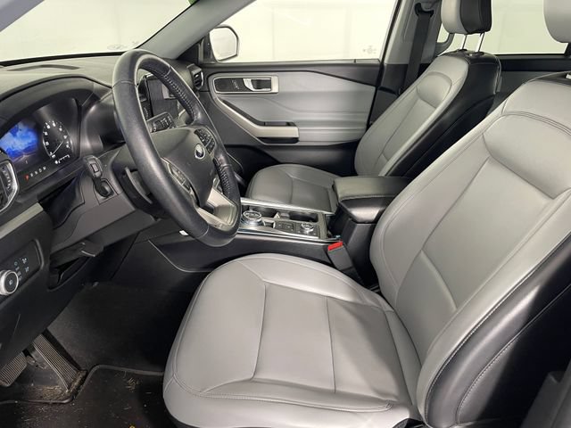 Used 2021 Ford Explorer XLT w/ XLT Sport Appearance Package AWD/4WD image 2