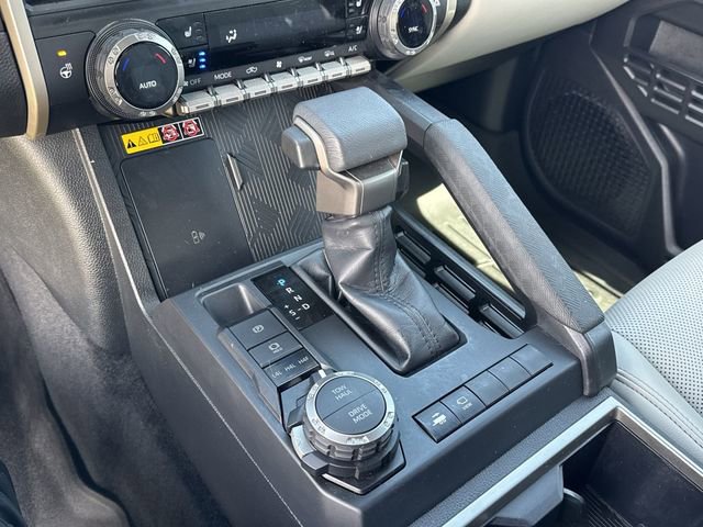 Used 2025 Toyota Tacoma Limited AWD/4WD image 16