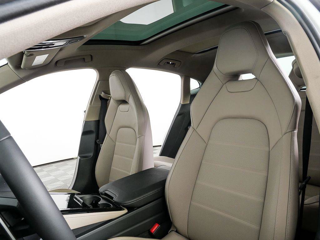 New 2026 Porsche Panamera image 5