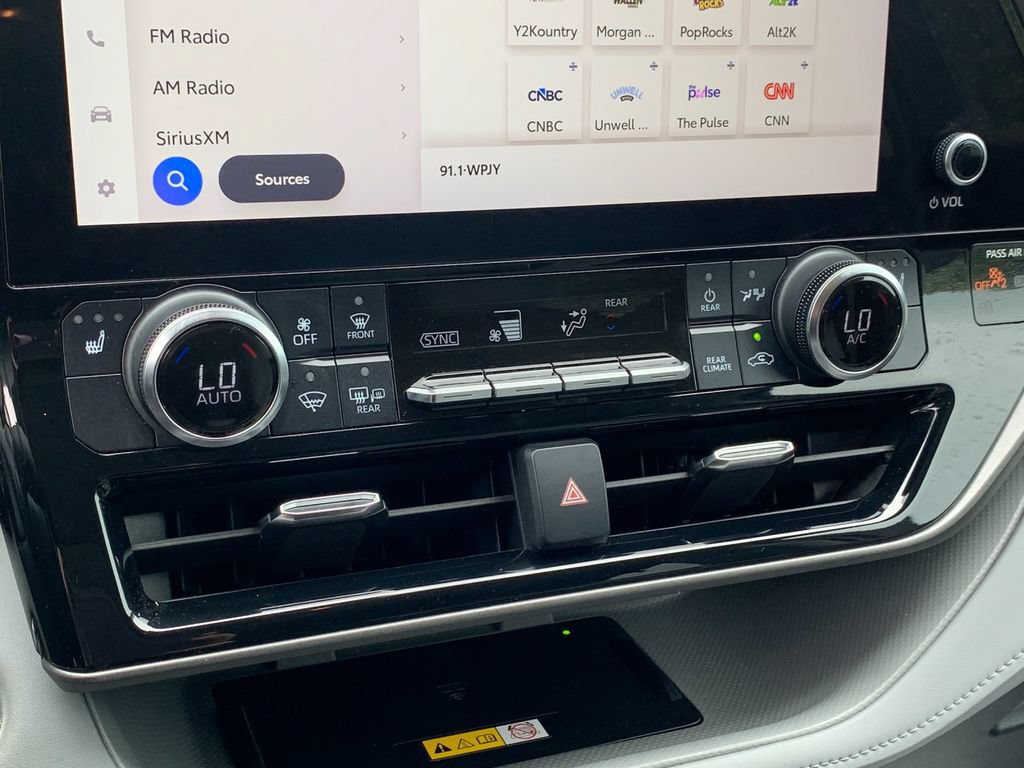 Used 2023 Toyota Highlander XLE FWD image 24