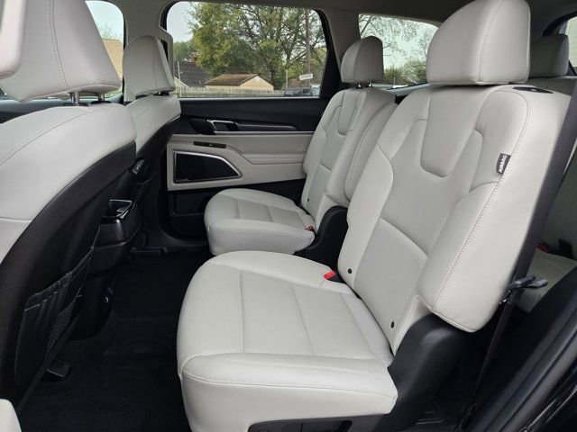 Used 2025 Kia Telluride S image 26