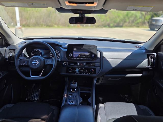 Used 2024 Nissan Pathfinder S image 21