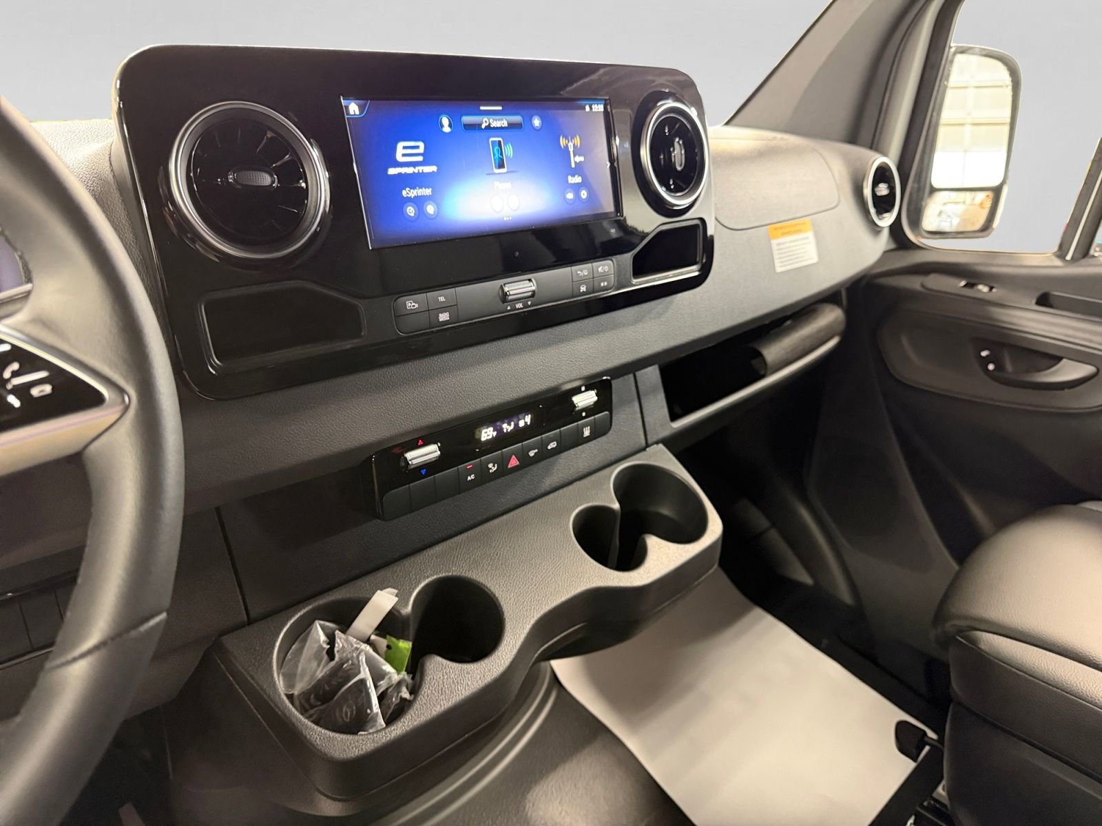 Used 2024 Mercedes-Benz eSprinter 170 Cargo image 21