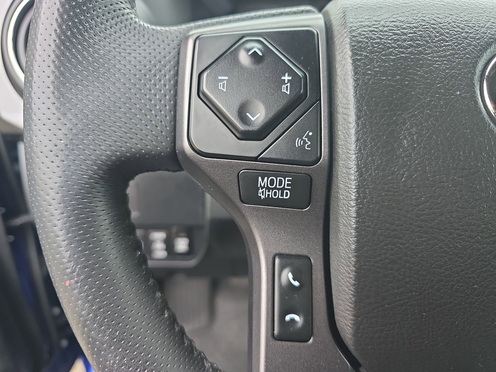 Used 2022 Toyota Tacoma TRD Off-Road image 23