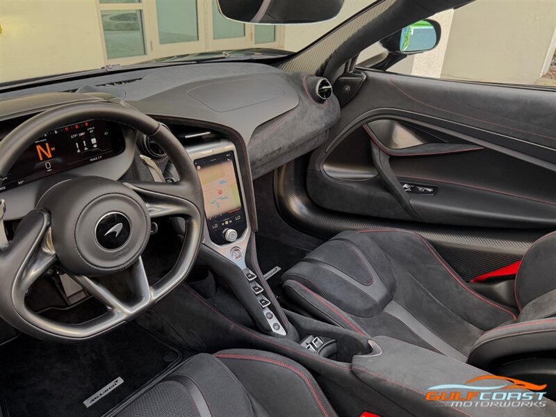 Used 2024 McLaren 750S Spider RWD image 16