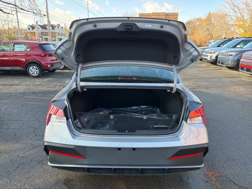 New 2026 Hyundai Elantra Sport FWD image 15